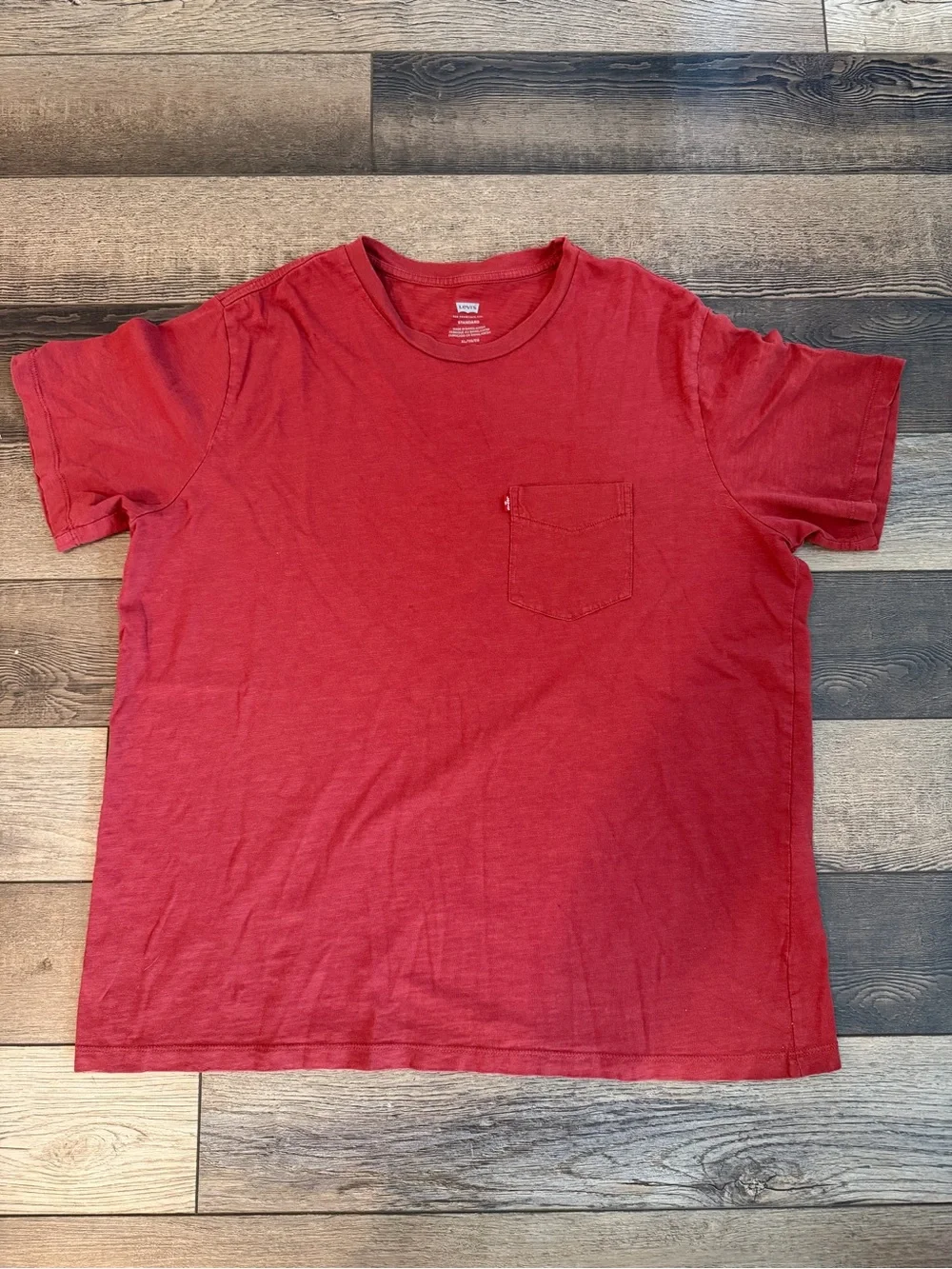 Levi's Men's Red Short-Sleeve Pocket Tee